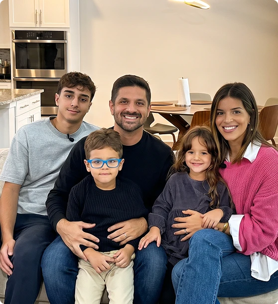 Bruno Vaz e família em casa